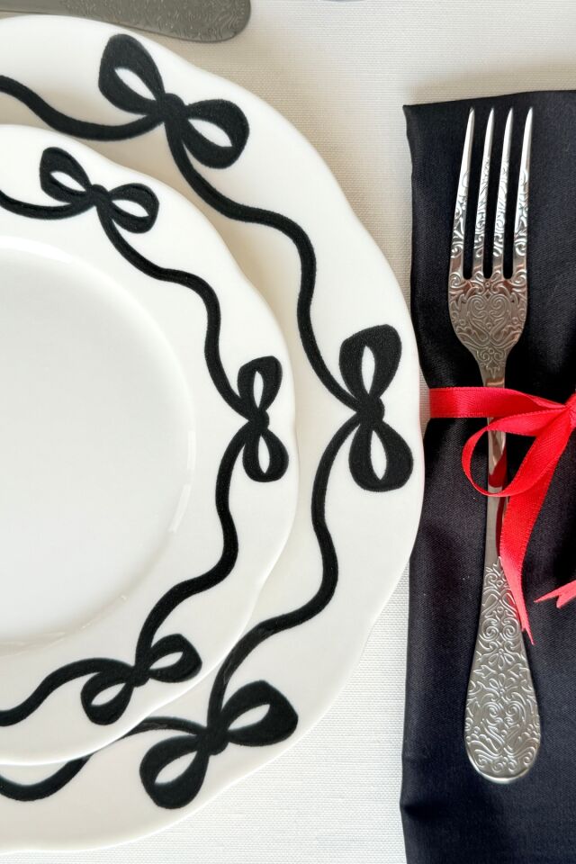 Fiyonk 4 Adet Kırık Beyaz Premium Porselen 21 cm Pasta Tabağı Takımı Siyah Kurdele Desenli