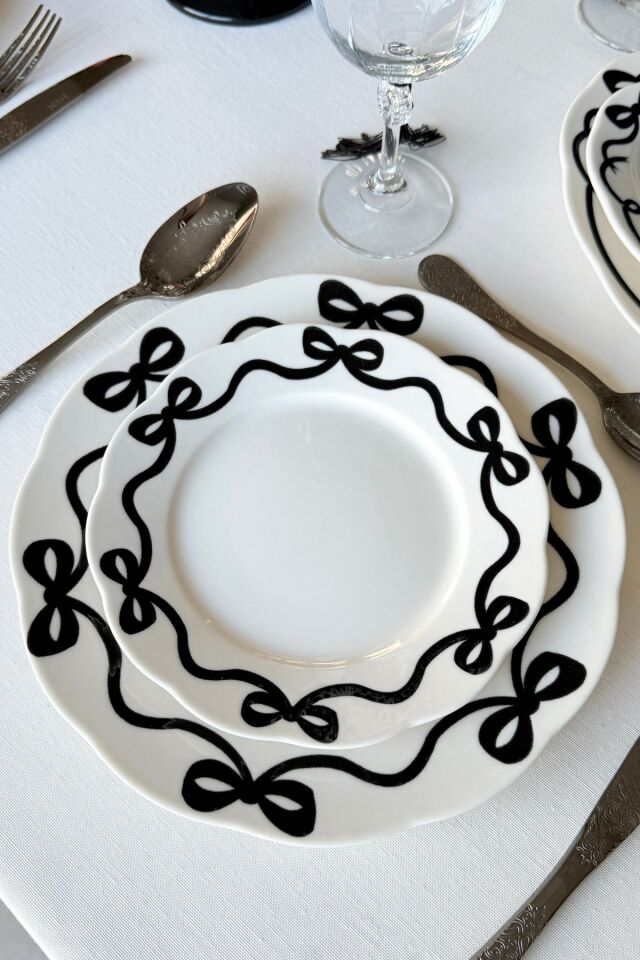 Fiyonk 4 Adet Kırık Beyaz Premium Porselen 21 cm Pasta Tabağı Takımı Siyah Kurdele Desenli