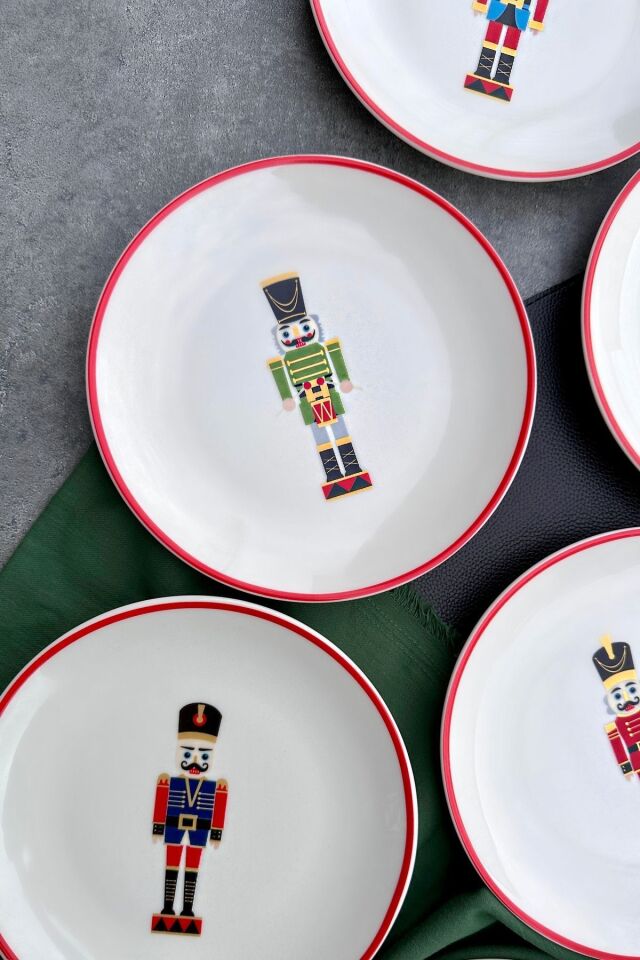 Tin Soldier Premium Porselen 6 kişilik 21 cm Kırmızı Kurşun Asker Pasta Tabağı Takımı