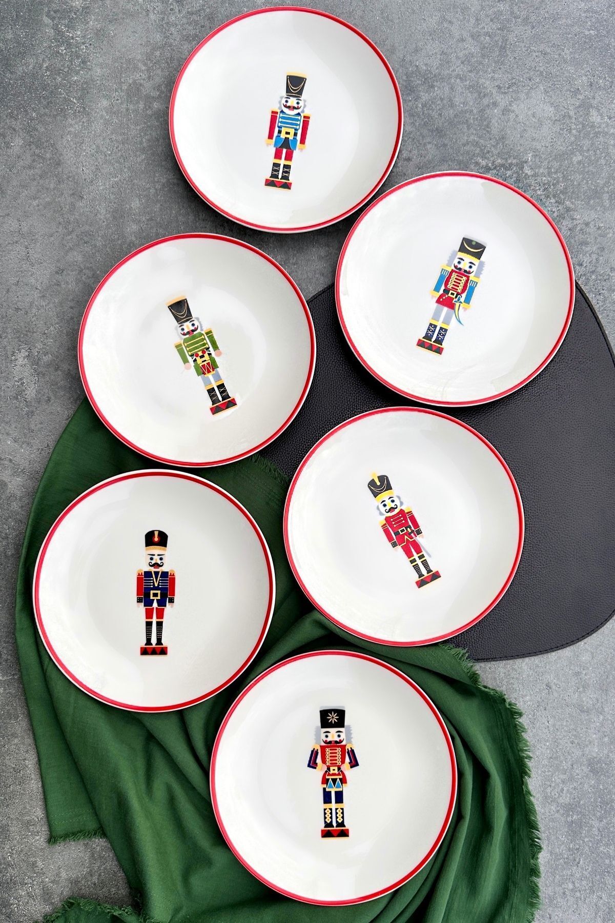 Tin Soldier Premium Porselen 6 kişilik 21 cm Kırmızı Kurşun Asker Pasta Tabağı Takımı