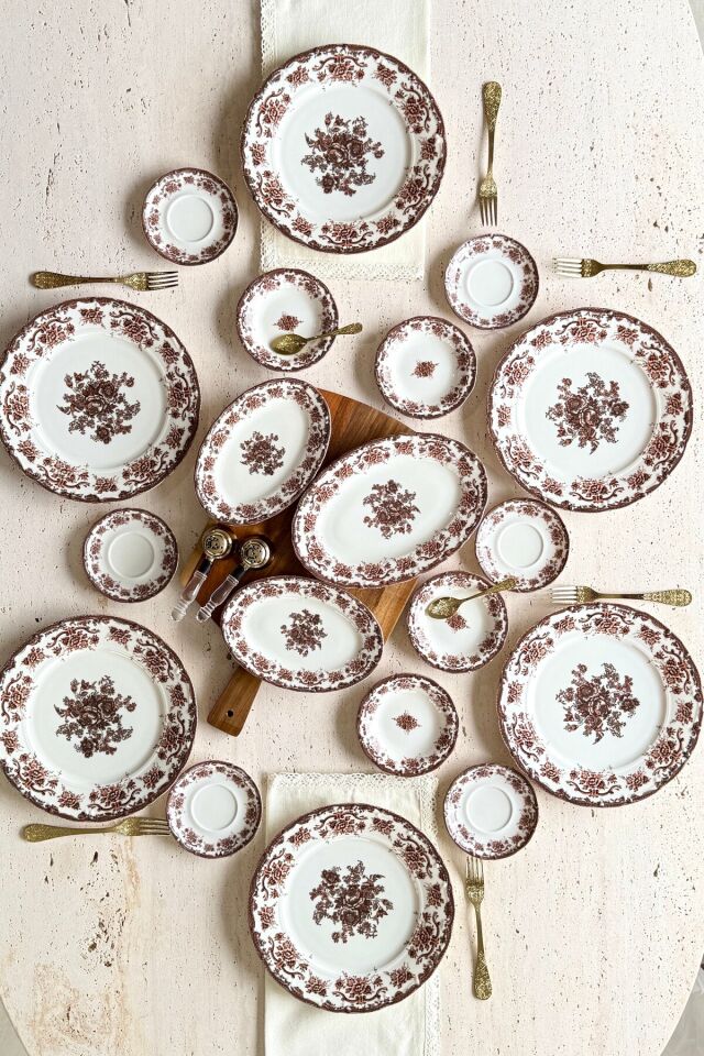 Antique rose 19 Parça 6 Kişilik Porselen Kahvaltı Takımı bordo-kahve çiçek desenli