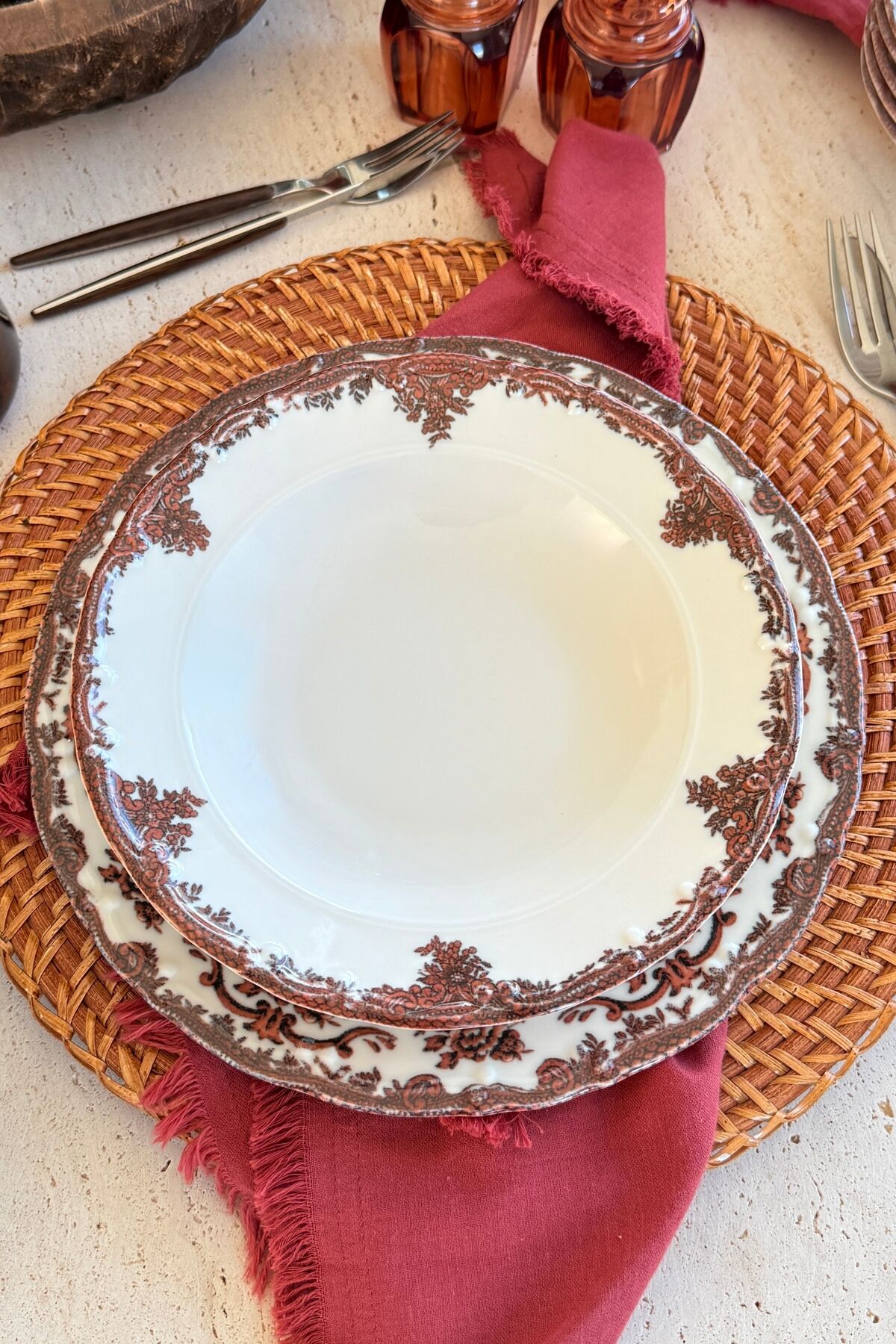 Antique Rose 6 kişilik 21 cm Özel Tasarım Premium Porselen Çukur Yemek Tabağı Bordo Çiçek Desenli