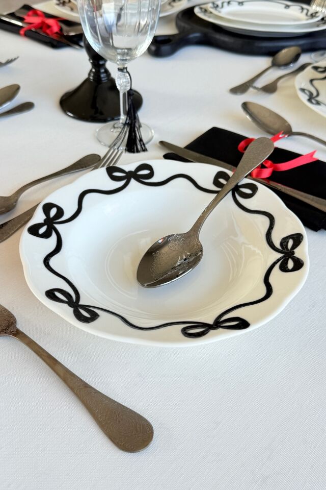 Fiyonk 4 Adet Kırık Beyaz Premium Porselen 23 Cm Çukur Tabak Takımı Siyah Kurdele Desen Yemek Tabağı Siyah