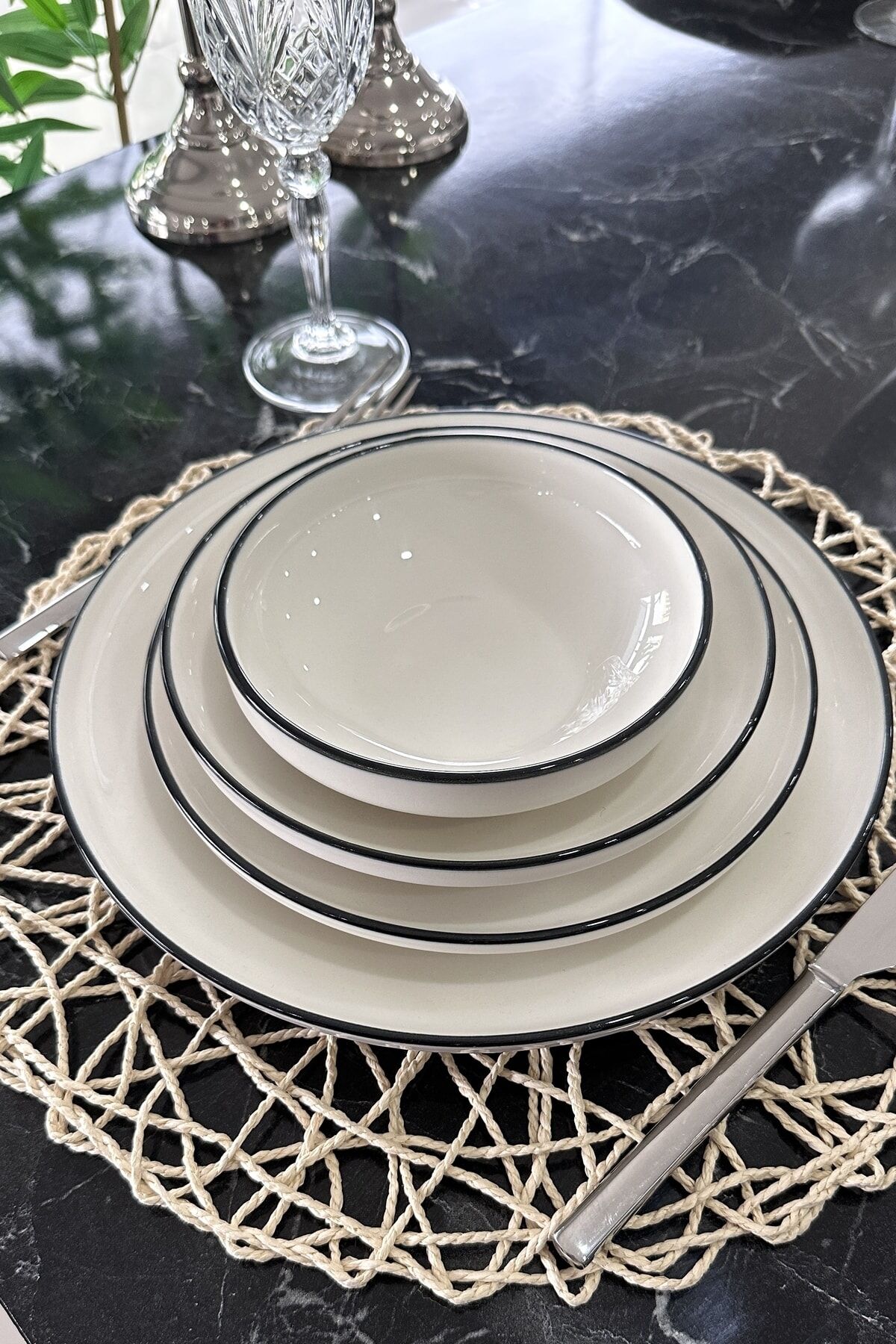Oms Modern Black Siyah Porselen 24 Parça 6 Kişilik Günlük Sunum Servis Yemek Takımı Seti KREM